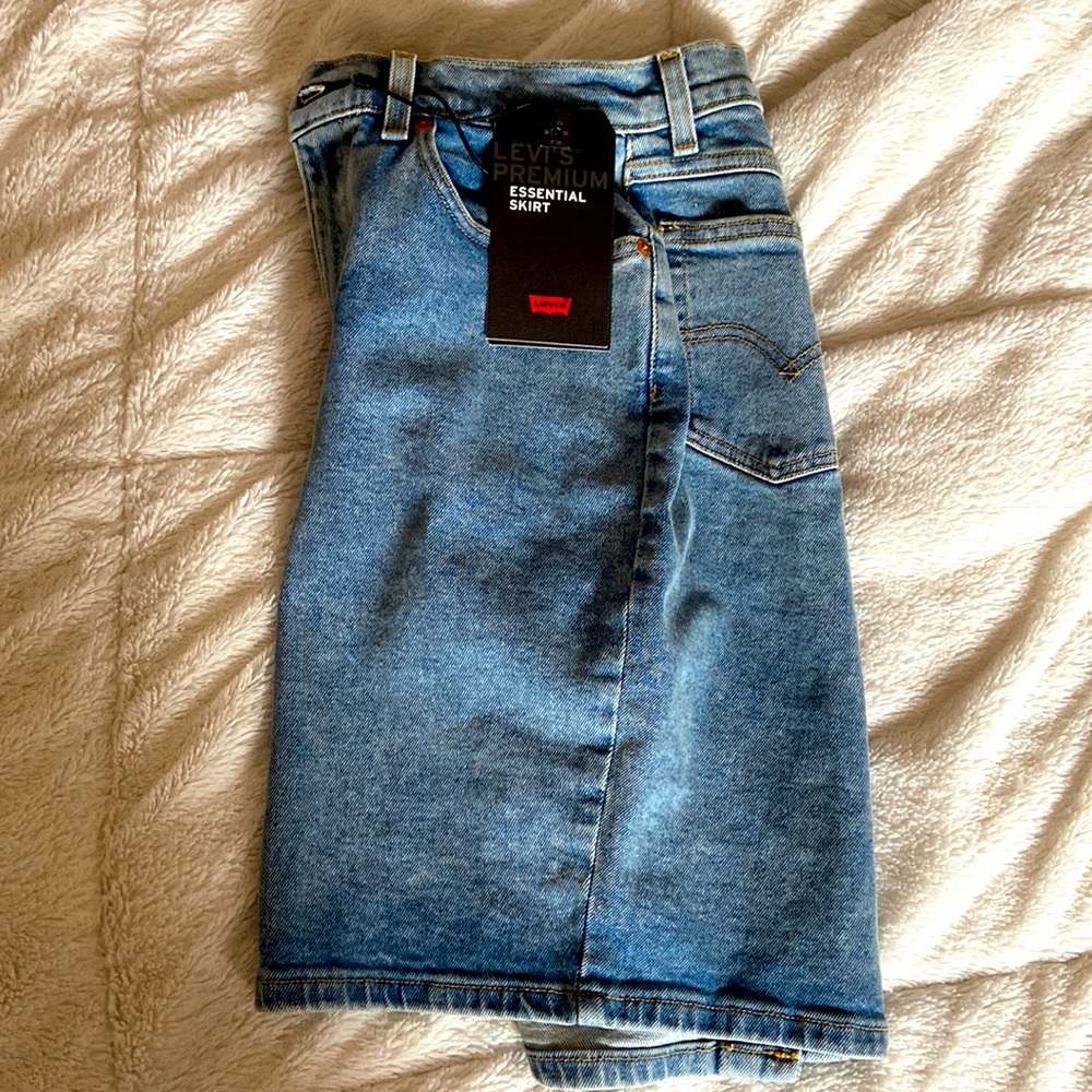 Levi’s Premium Essential Skirt